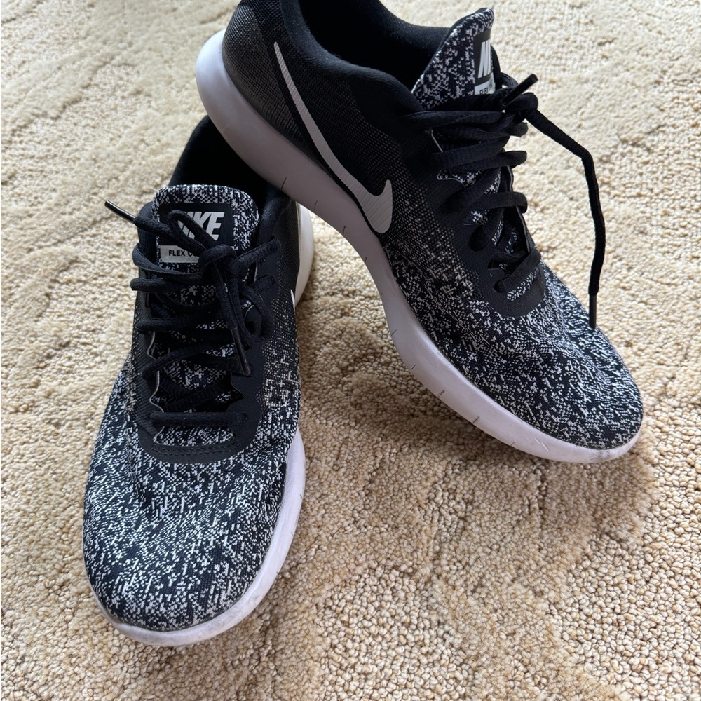 Mens Nike Black and White Sneakers size 8.5
